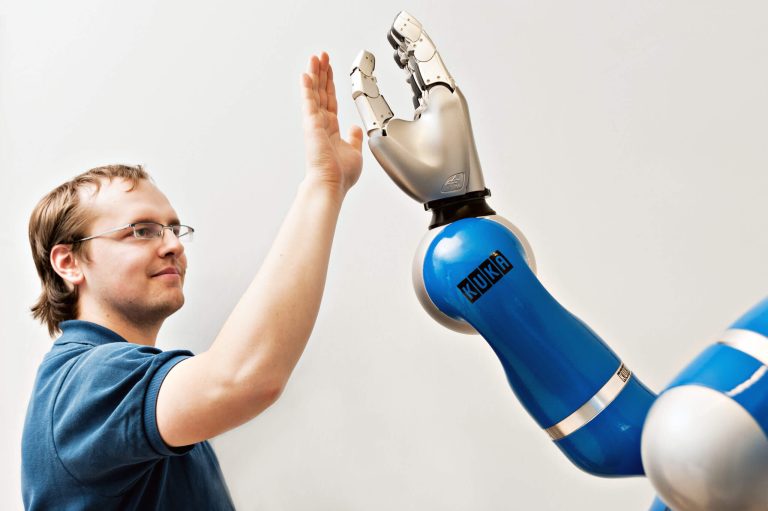 Come tradurre manuali di robotica senza perdere dettagli tecnici?